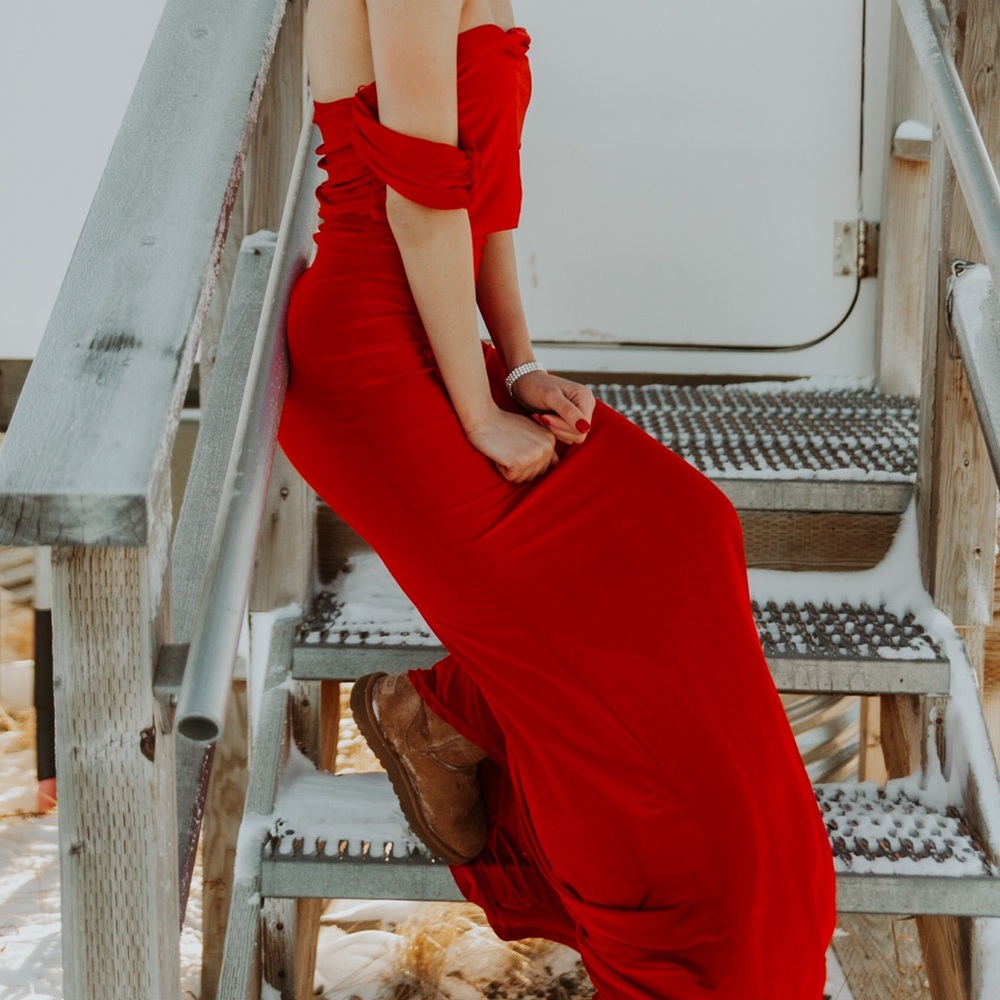 Red long dress ๐น - Picture 5 of 7